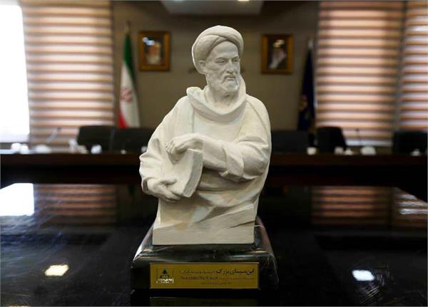 پنجمین «تندیس خردمندی حکمتانه» به دکتر نجفقلی حبیبی اهدا شد