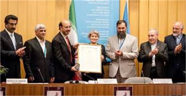 The Forth Avicenna Prize to Professor Zabta Khan Shinwari (Pakistan)/ 2015